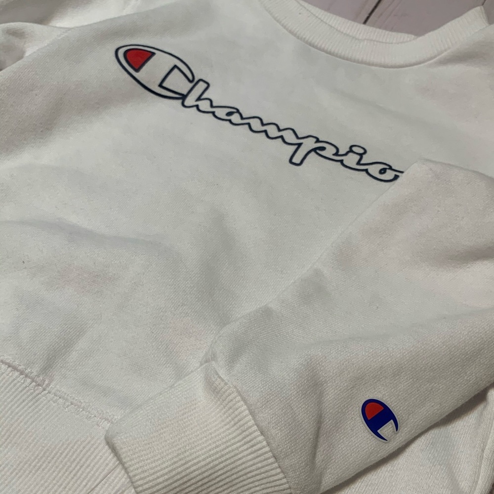 BRAND NEW White Champion sweatshirt- size 5 , Unisex (navy & red lettering)